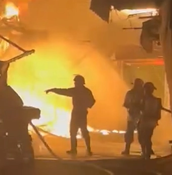 Điều tra vụ cháy nhiều căn nhà trong đêm ở phường Bình Đông, TP.HCM