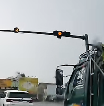 Clip đèn xanh còn 34 giây bất ngờ chuyển đèn vàng: Cảnh sát giao thông TP Huế nói gì?