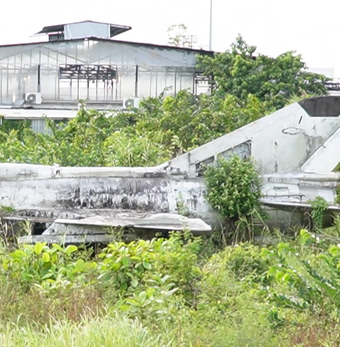 Tìm thông tin chiếc máy bay MiG-21 trong bãi cỏ sát khu nhà công vụ ở Cà Mau