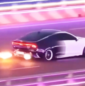 Xôn xao clip ô tô nẹt pô phun lửa khi đang chạy trên đường, công an vào cuộc xác minh