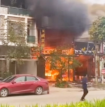 Mâu thuẫn sau ly hôn, cầm dao chém chồng của vợ cũ rồi phóng hỏa đốt nhà hàng