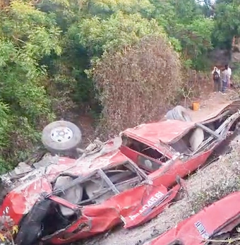 Hiện trường vụ xe khách rơi xuống vực sâu làm 4 người chết ở Lâm Đồng