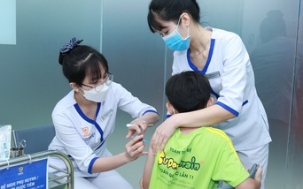 Kịp thời tiêm chủng cho trẻ trước năm học mới