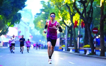 Đến hồ Hoàn Kiếm chạy bộ mỗi sáng thứ bảy