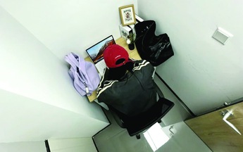 Trả tiền thuê chỗ "giả đò làm việc"