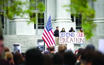Donald Trump đấu các đại học Mỹ
