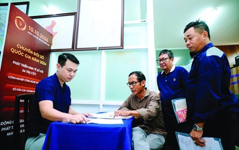 Cán bộ xã làm việc mới theo kinh nghiệm