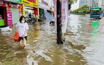 'Cắt cơn' ngập nặng ở Hà Nội
