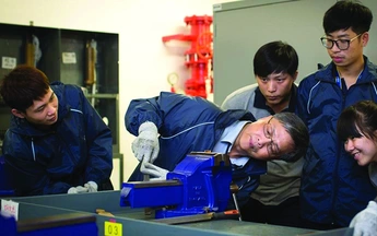 Trung Quốc: Để tránh "dư thừa bằng cấp, thiếu hụt kỹ năng"