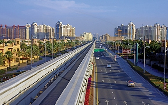 ​Ngắm Dubai qua cửa sổ tàu điện