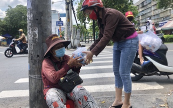Tượng Nữ thần Tự do cạnh hồ Gươm?