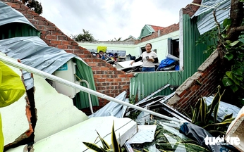 Tornado rips through Da Nang’s southern part, damaging dozens of homes