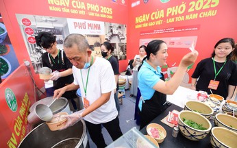 Surging demand pushes pho stalls to full capacity during Pho Day 2025