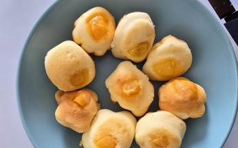 What makes Vung Tau’s salted egg sponge cake so popular?