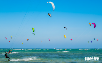 Vietnam’s Khanh Hoa hosts int’l kiteboarding event to boost beach tourism