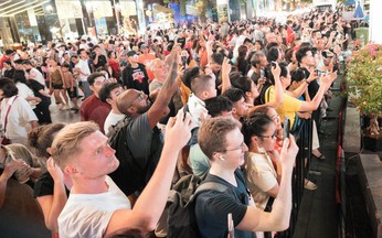 Ho Chi Minh City flower street debuts first night edition at Tet 2026 opening