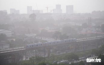 Unseasonal rain drenches Ho Chi Minh City