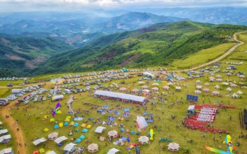 Central Vietnam's Bui Hui Plateau Festival lures thousands with vast grasslands, distinctive H’re culture