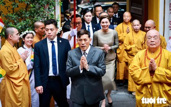Thai King, Queen pay homage to Buddha at Hanoi’s Quan Su Pagoda