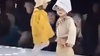 Khi trẻ đi catwalk, người lớn cũng đành bất lực