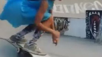 Cô bé 11 tuổi trổ tài kỹ năng trượt ván điệu nghệ