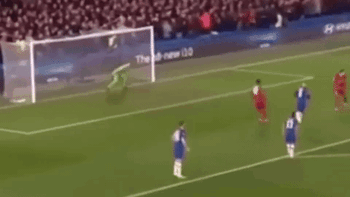 Thủ môn Liverpool 'đẩy bóng vào lưới' trong trận thua Chelsea 0-2