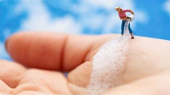 Nghệ sĩ dựng tiểu cảnh hài hước chủ đề virus corona