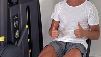 Ronaldo làm 'thầy giáo' dạy con rửa tay phòng dịch COVID-19