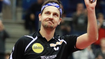 Timo Boll với tuyệt chiêu 'đánh bóng bàn cả bằng hai tay'
