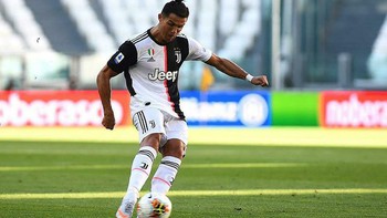 Ronaldo đá phạt ghi bàn, 'giải đen' sau 43 lần sút hỏng