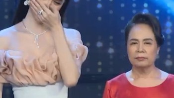 Con gái làm nữ chính NALA, mẹ Hương Giang nức nở: 'Con tôi không bình thường, tôi chỉ cần người chăm sóc nó'