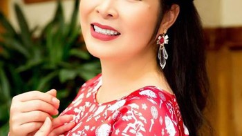 NSND Hồng Vân sốc khi bị đồn qua đời ở tuổi 54