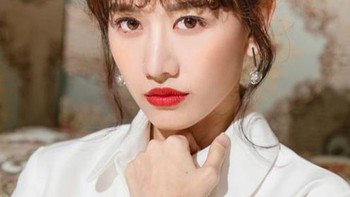 Phủ toàn hàng hiệu nhưng xỏ dép nhựa ra đường, Hari Won bị mẹ ruột lẫn bạn bè hắt hủi