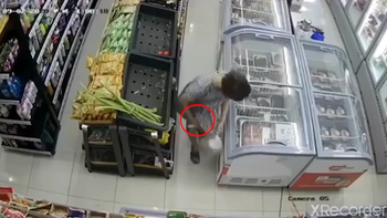 Cô gái vào siêu thị trộm 2 khay tôm sú giấu vào váy
