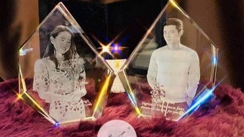 Fan Việt đặt cặp quà thủy tinh 3D mừng sinh nhật Hyun Bin nhưng nhìn cứ giống mừng ngày cưới