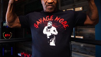 'Gã điên' Mike Tyson thách đấu võ sĩ trẻ hơn mình 24 tuổi