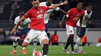 Bruno Fernandes bị bố nhắn tin mắng vì đá hỏng phạt đền