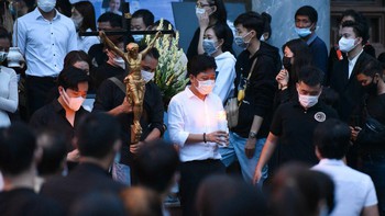 Tiễn đưa linh cữu danh hài Chí Tài ra sân bay về với gia đình tại Mỹ