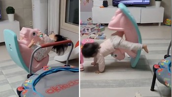 Bé gái nghịch ngợm khi chơi ngựa bập bênh