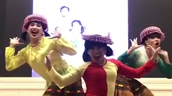 3 thanh niên 'đô con' giả gái múa lầy lội trong đám cưới