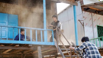 Lý Hải - đạo diễn liều: Bỏ tiền tỷ xây 15 nhà sàn cho một bối cảnh