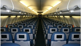 Cách ly chống dịch kiểu nhà giàu: 'Bao' máy bay đi chơi