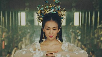 Loạt sao nữ U40 - U50 ‘cưa sừng làm nghé' khiến khán giả mệt tim