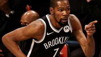 Sao NBA đang thi đấu bỗng bị bế đi cách ly Covid-19