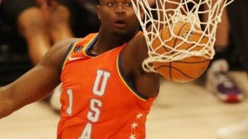 Nam thần NBA úp méo rổ khiến người hâm mộ ‘mắt chữ a, mồm chữ o’