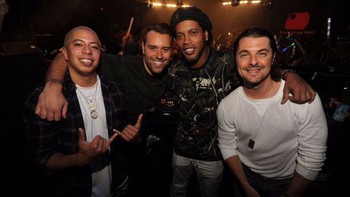 Sự thật về cuộc sống thác loạn của Ronaldinho kể từ khi mất mẹ