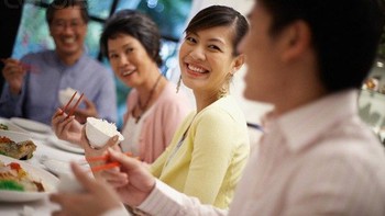 Bố dặn con gái 'yêu trai nghèo cũng được, đừng quen thằng bốc phét'