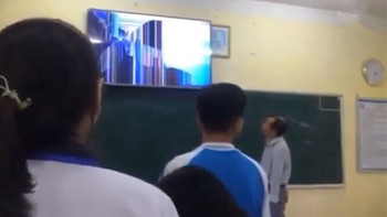Thầy chủ nhiệm 'đứng hình' khi bị trò troll vỡ màn hình tivi