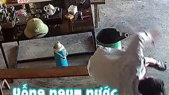 Người đàn ông say thuốc lào, ngã ngửa xuống nền nhà