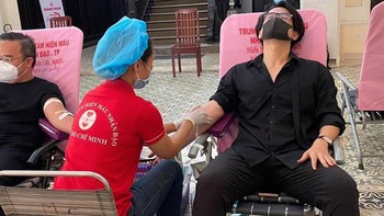 Netizen phát hiện Hà Anh Tuấn lặng lẽ đi hiến máu nhân đạo